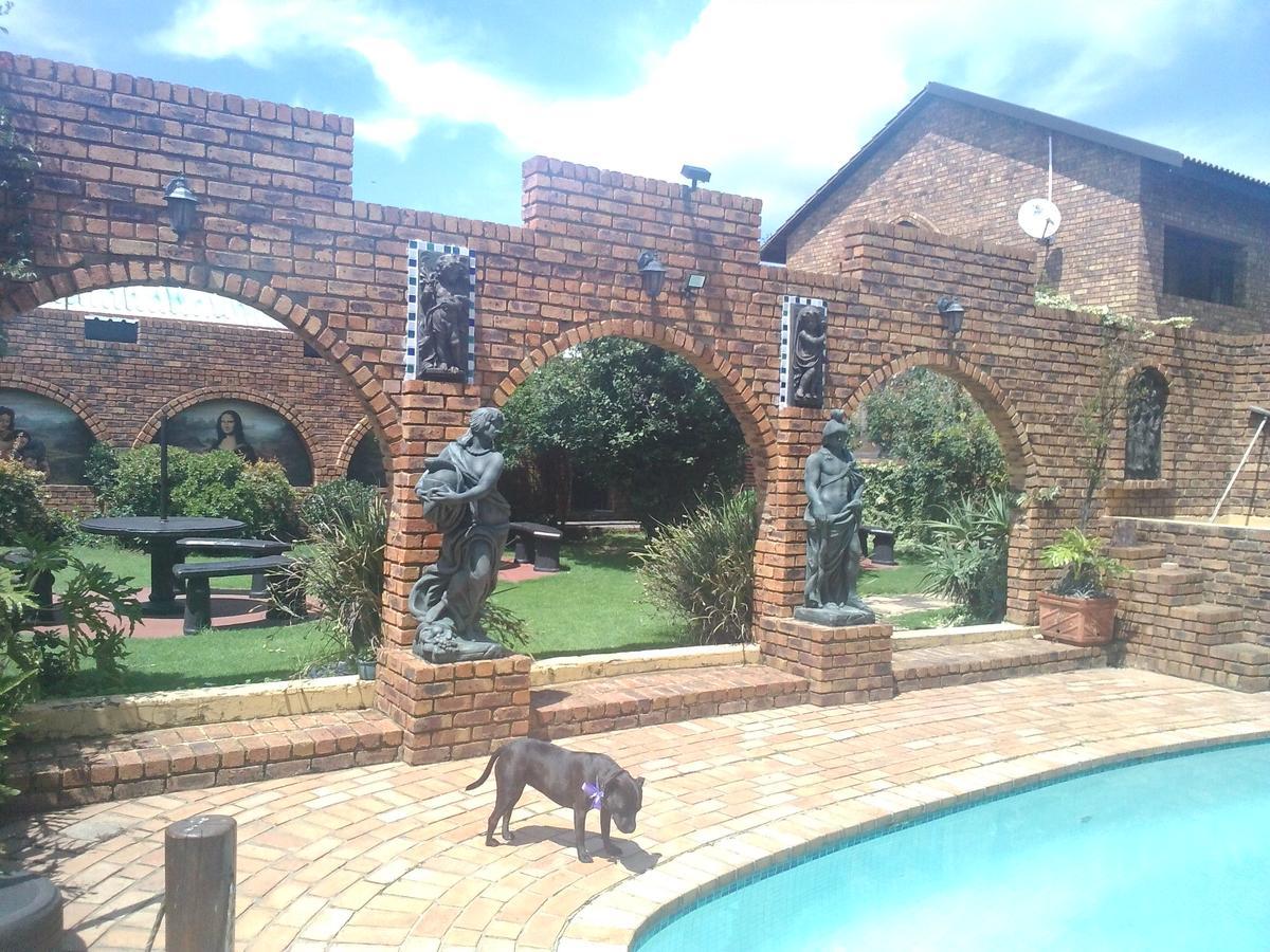 Emalahleni Castle Hotel Witbank Exterior photo